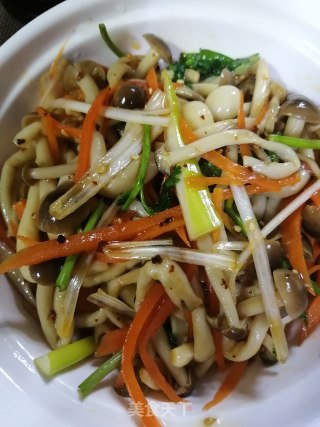 响油海鲜菇胡萝卜的做法步骤：7