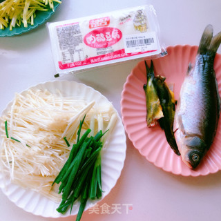 金针白玉浓汤的做法步骤：1