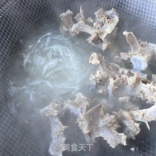 荠菜粉丝羊蝎子汤的做法步骤：8