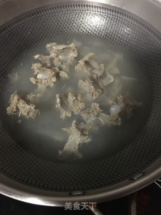 酸萝卜羊汤南瓜面的做法步骤：4