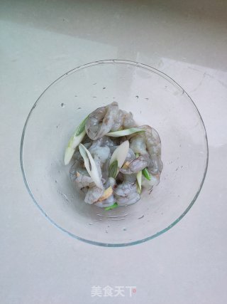 炸虾仁的做法步骤：3