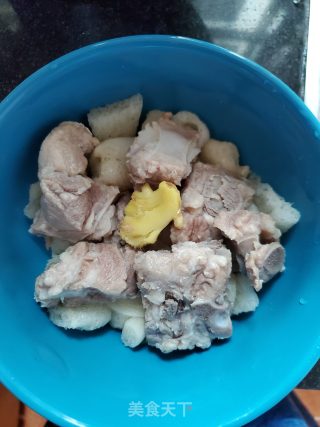 排骨竹荪汤的做法步骤：4