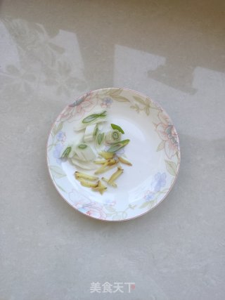 辣椒炒驴肠的做法步骤：2