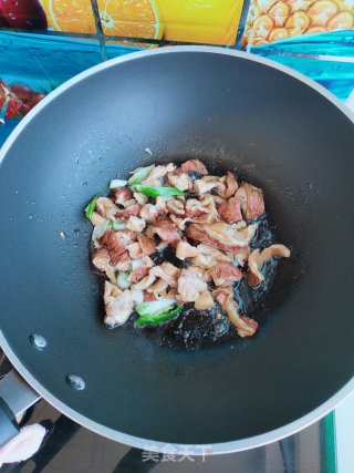 辣椒炒驴肠的做法步骤：4