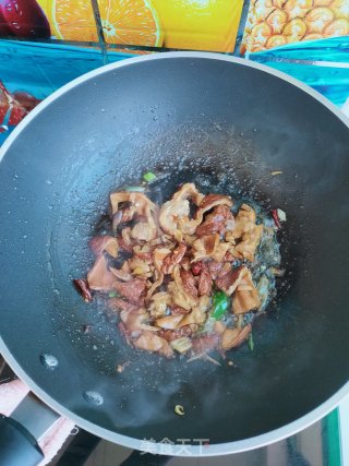 辣椒炒驴肠的做法步骤：8