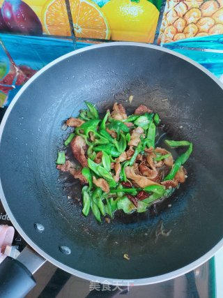 辣椒炒驴肠的做法步骤：11