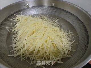 酸辣土豆丝的做法步骤：4