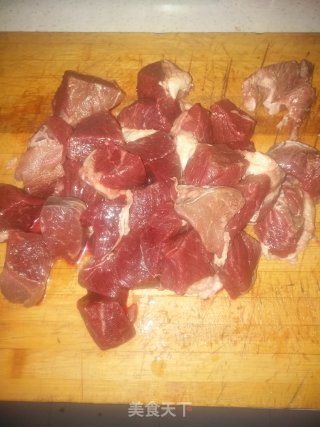 牛肉炖白萝卜的做法步骤：1