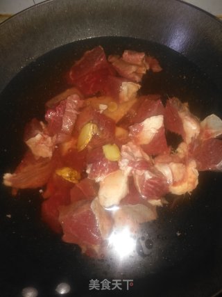 牛肉炖白萝卜的做法步骤：2