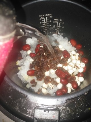 莲子银耳红枣羹的做法步骤：8