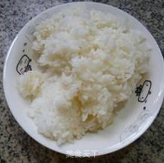 芽菜鸡蛋炒饭的做法步骤：1
