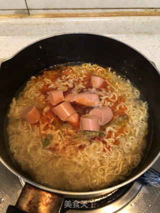 白菜火腿肠拉面的做法步骤：3