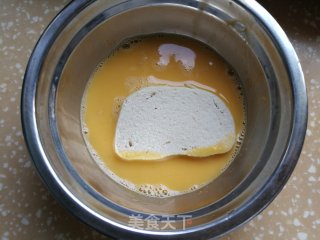 蛋煎馒头的做法步骤：2