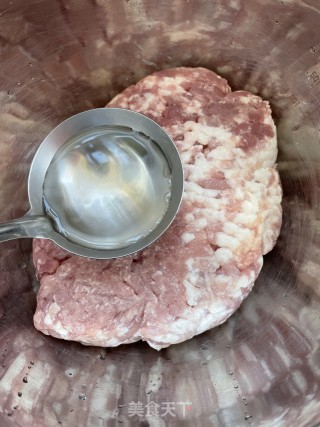 暖冬猪肉荠菜饺子的做法步骤：1