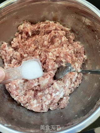 暖冬猪肉荠菜饺子的做法步骤：2