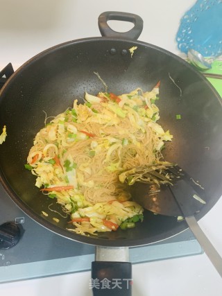 包菜炒米粉的做法步骤：8