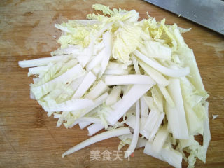黑木耳烧白菜的做法步骤：1