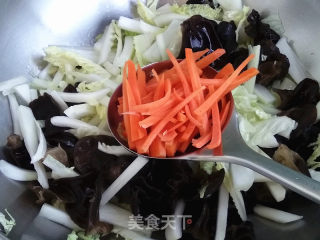 黑木耳烧白菜的做法步骤：4