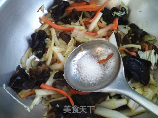 黑木耳烧白菜的做法步骤：6