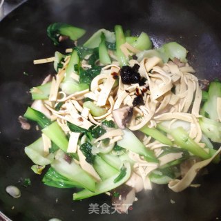 香菇油菜豆腐皮的做法步骤：6