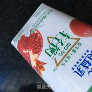 干果酸奶拌苹果的做法步骤：2