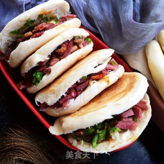 油酥饼夹驴肉的做法步骤：15