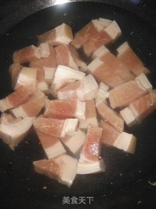 红烧肉炖萝卜的做法步骤：1