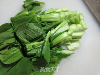 鱼豆腐菜芯汤面的做法步骤：2
