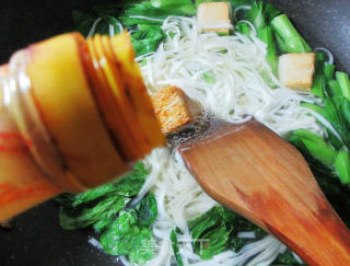 鱼豆腐菜芯汤面的做法步骤：5