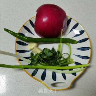 凉拌水萝卜的做法步骤：1