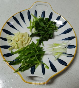 凉拌水萝卜的做法步骤：2