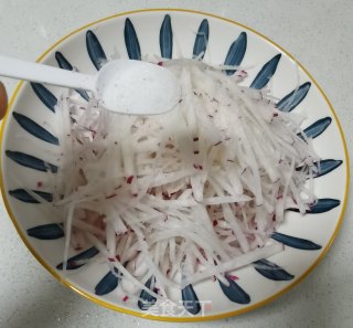 凉拌水萝卜的做法步骤：4