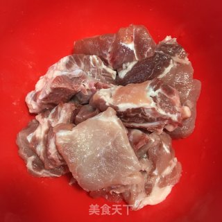 玉米虫草花煲排骨的做法步骤：1