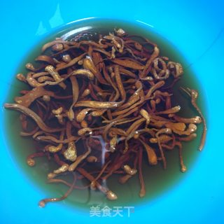 玉米虫草花煲排骨的做法步骤：3