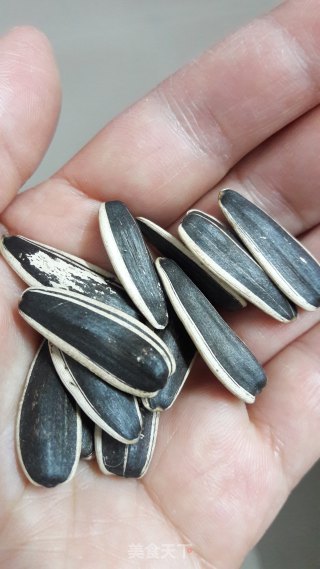 咸香瓜子的做法步骤：8