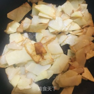 干锅土豆片的做法步骤：3