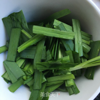 韭菜鱿鱼炒蛋的做法步骤：3