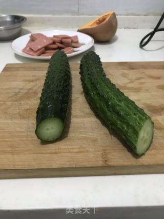 黄瓜炒火腿的做法步骤：1