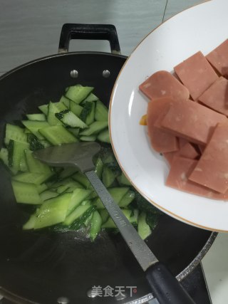 黄瓜炒火腿的做法步骤：4