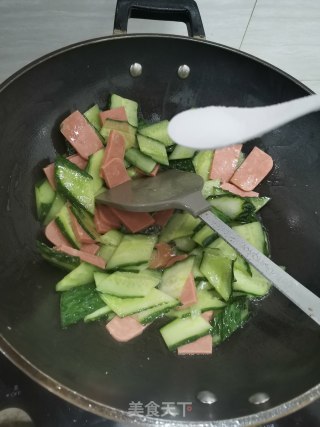 黄瓜炒火腿的做法步骤：5