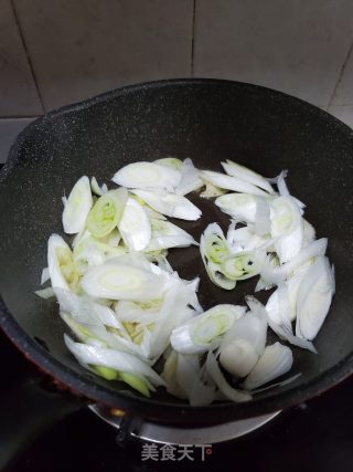 大葱炒腊肠的做法步骤：4