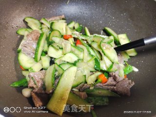 牛肉炒黄瓜的做法步骤：4