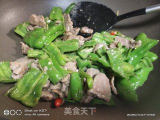 青椒炒牛肉的做法步骤：4