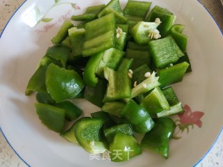 小炒五花肉的做法步骤：2