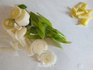 小炒五花肉的做法步骤：3