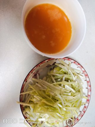 蒜黄炒蛋的做法步骤：1