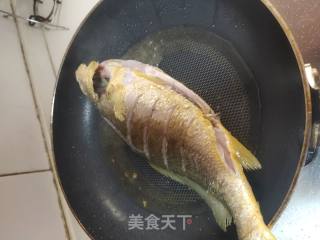 红烧黄鱼的做法步骤：2