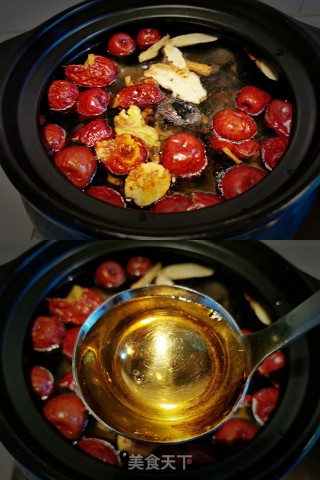 药膳乌鸡煲的做法步骤：2