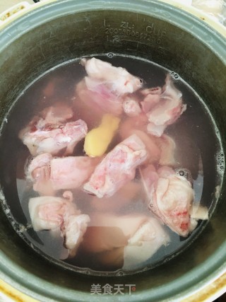 黄萝卜炖羊肉的做法步骤：2