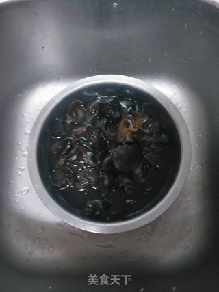 山药炒木耳的做法步骤：2